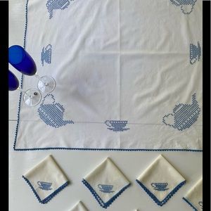 Antique teapot Crosstitch table scarf w/ 8 napkins